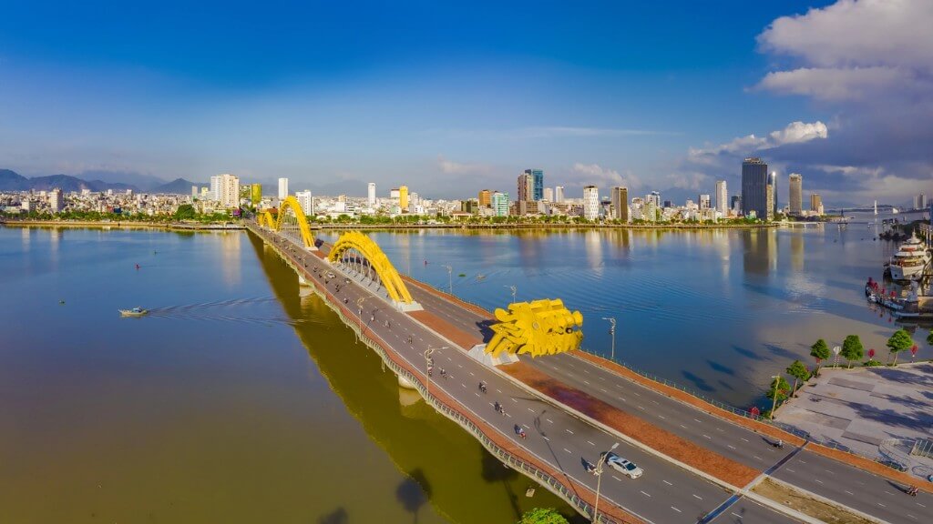 Tham quan Cầu Rồng biểu tượng của thành phố Đà Nẵng