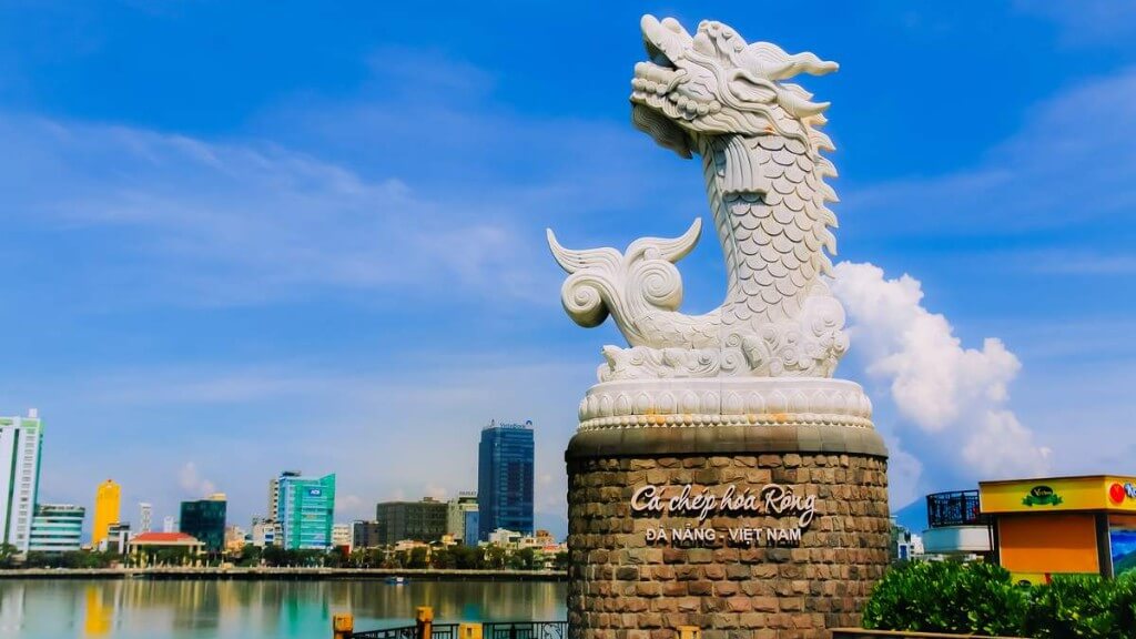 Tượng cá chép hóa Rồng Đà Nẵng là biểu tượng của khao khát phồn vinh