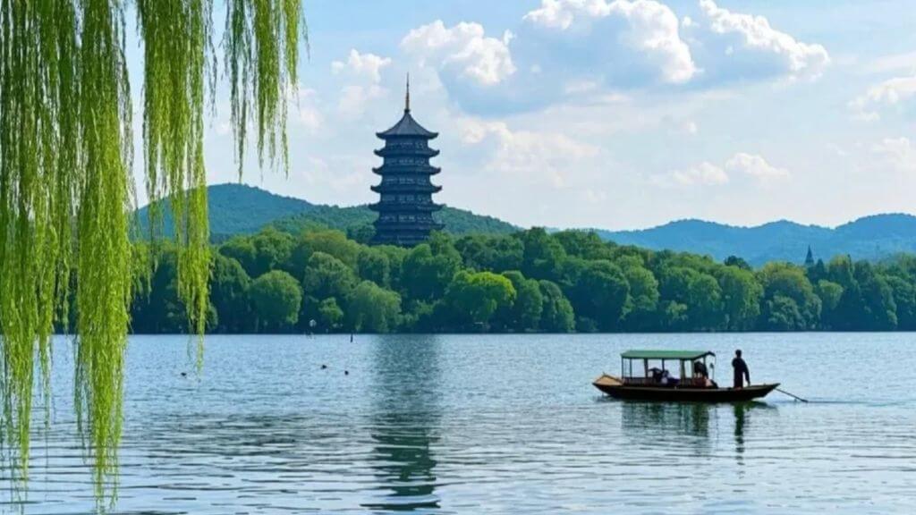 Tây Hồ – biểu tượng văn hóa và cảnh quan nổi tiếng bậc nhất Trung Hoa