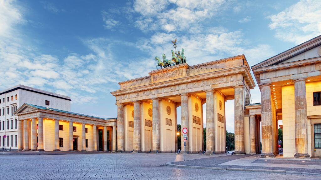 Cổng Brandenburg (Brandenburger Tor), biểu tượng nổi tiếng nhất của Berlin và nước Đức
