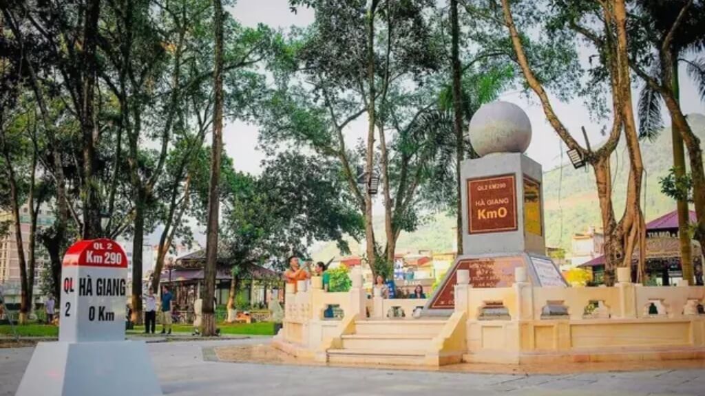 Cột mốc km số 0 tọa độ check in nổi tiếng