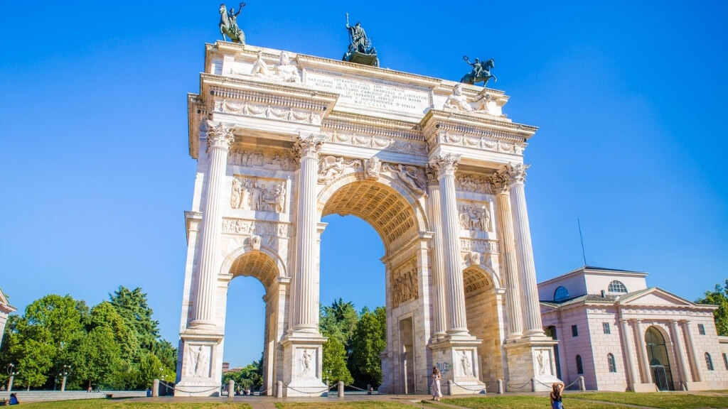 Khải Hoàn Môn Arco della Pace với kiến trúc cổ điển và tinh xảo