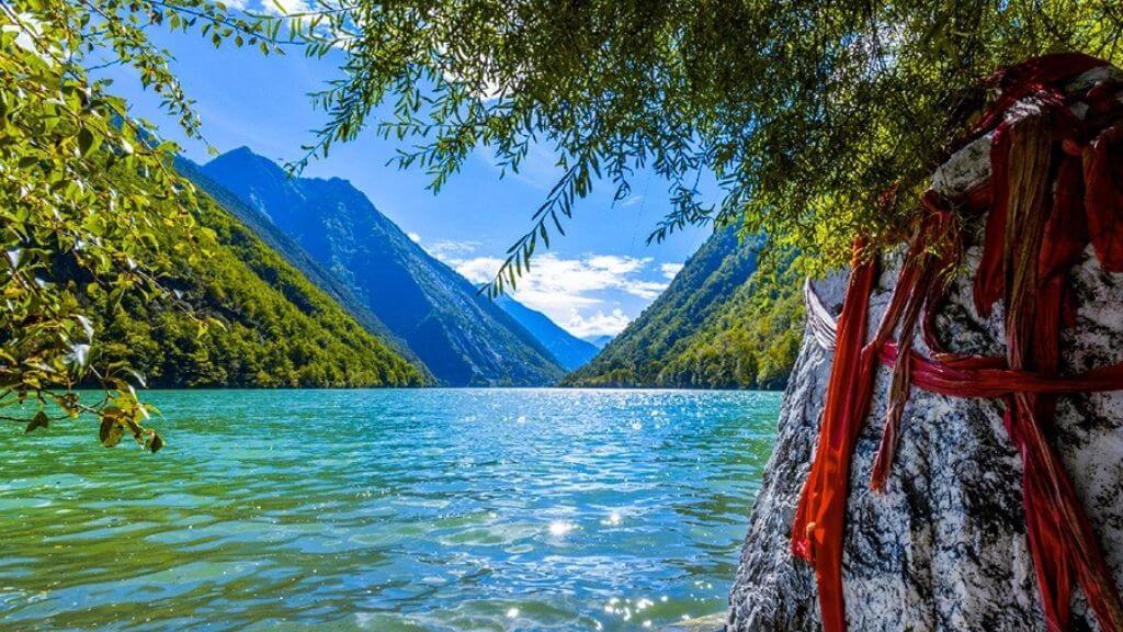 Điệp Khê Hải Tử là điểm thăm quan nổi tiếng nằm trong khu bảo tồn quốc gia Cửu Trại Câu