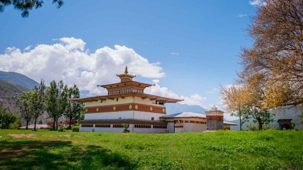 Cầu may tại Tu viện Chimi Lhakhang