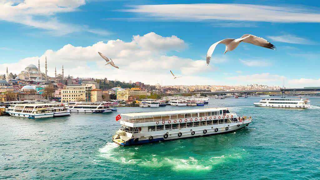 Eo biển Bosphorus, Istanbul  Cánh cửa nhìn ra hai châu lục ở Thổ Nhĩ Kỳ