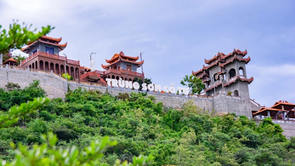 Vẻ đẹp cổ kính của Chùa Trùng Sơn cổ Tự