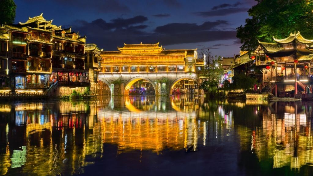 Phượng Hoàng Cổ Trấn Về Đêm