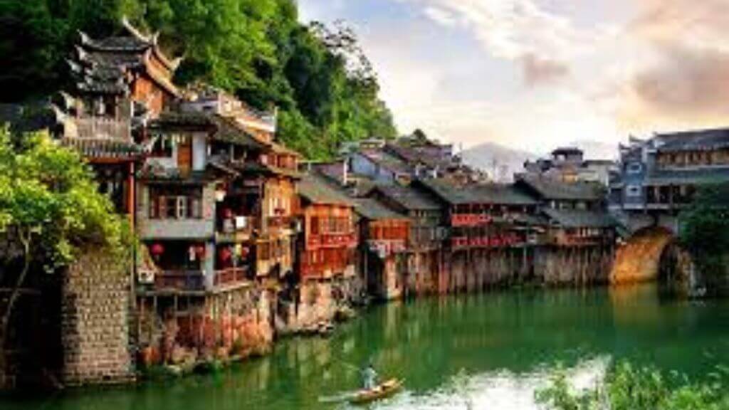 Phượng Hoàng Cổ Trấn