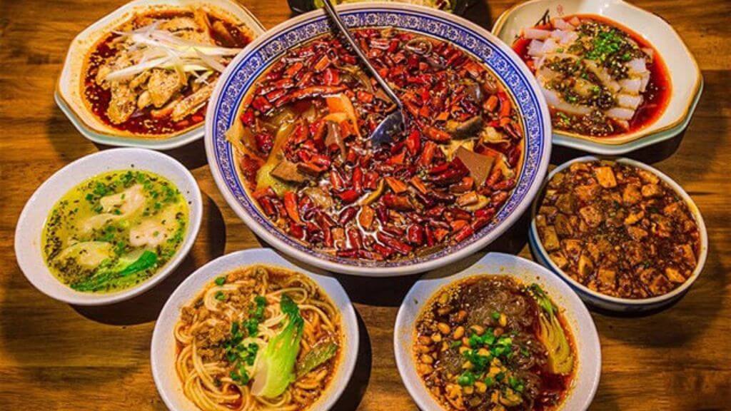 Bùng nổ vị giác với món ngon ở Phượng Hoàng Cổ Trấn