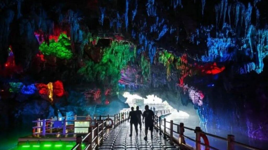 Cung Long Lân kỳ vĩ hang động huyền ảo ở Hồ Bắc