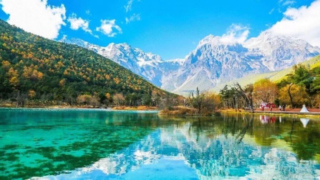 Khám phá vẻ đẹp thiên nhiên tại Thung Lũng Lam Nguyệt