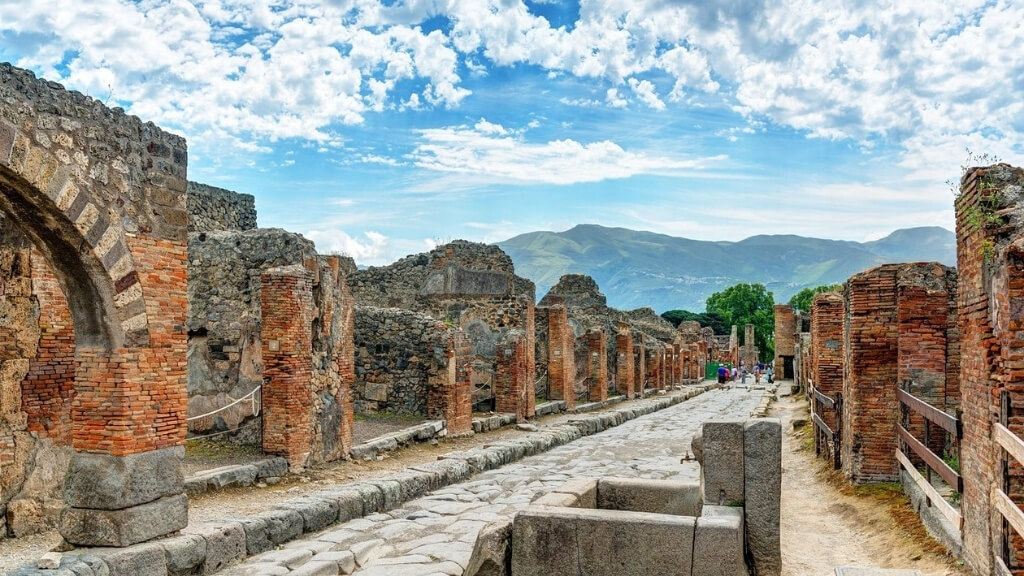 Bảo tàng Khảo cổ Quốc gia Naples lưu giữ nhiều hiện vật của nền văn minh La Mã