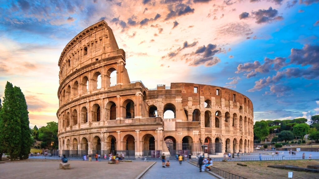 Đấu trường Colosseum nổi bật với kiến trúc hình elip
