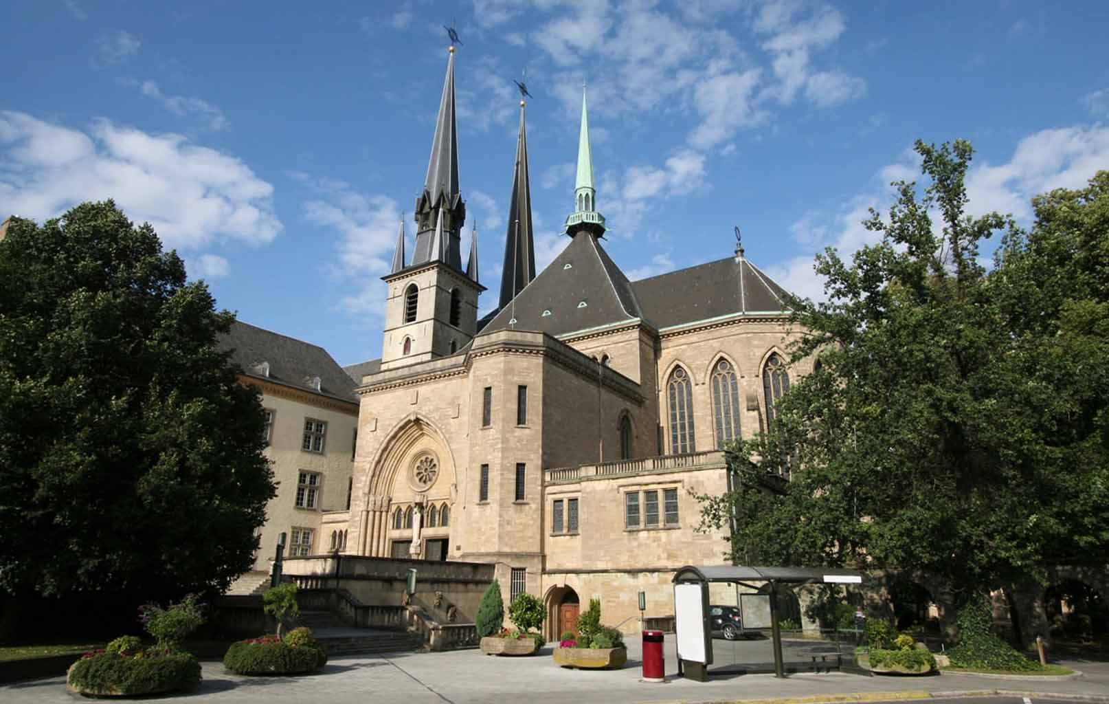 Nhà Thờ Chính Tòa Notre Dame Cathedral Luxembourg
