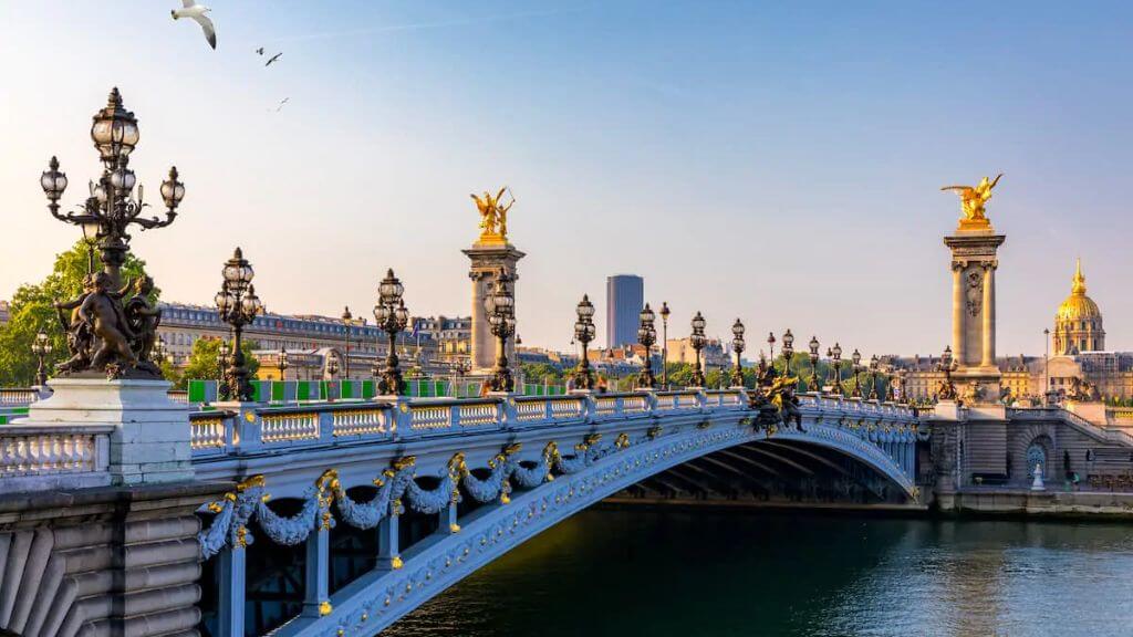 Cầu Alexandre III   Biểu tượng lộng lẫy bậc nhất của Paris