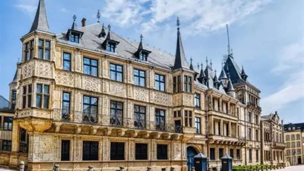 Cung điện Grand Ducal   Biểu tượng quyền uy giữa lòng Luxembourg