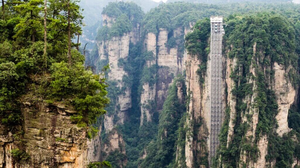 Thang máy kinh Bách Long tại Đại Hiệp Cốc Trương Gia Giới