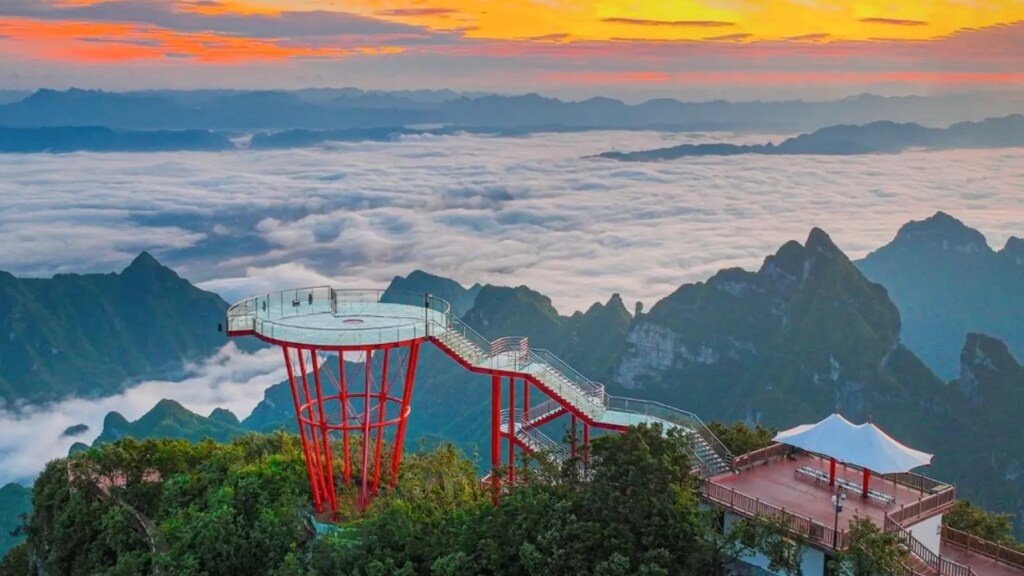 Mắt Bầu Trời 1520” – hố sụt tự nhiên khổng lồ