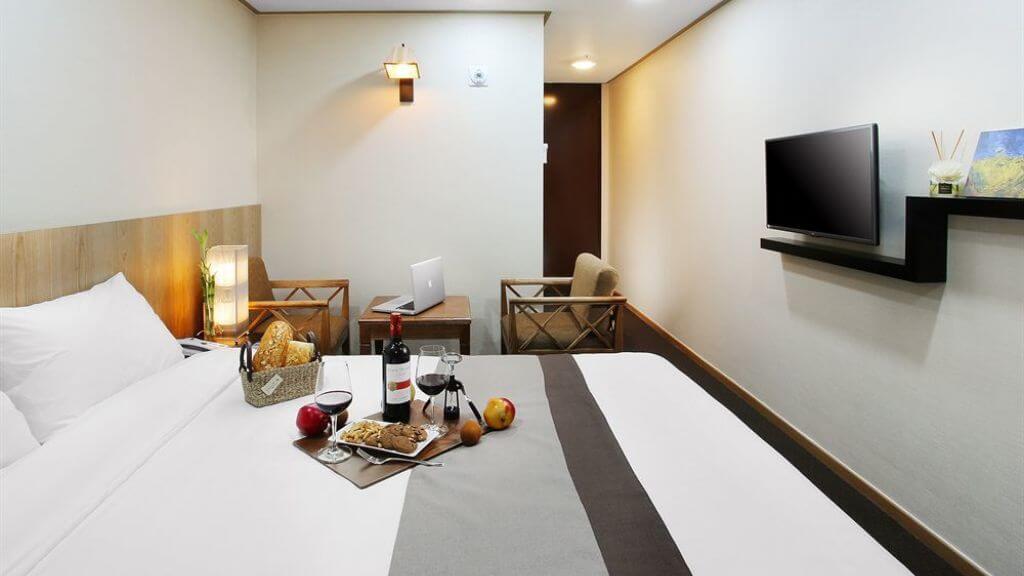 Đoàn lưu trú tại khách sạn tiêu chuẩn 3 sao (Golden City Hotel Dongdaemun)