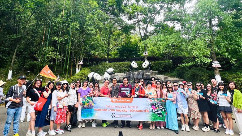 Check in tại công viên gấu trúc