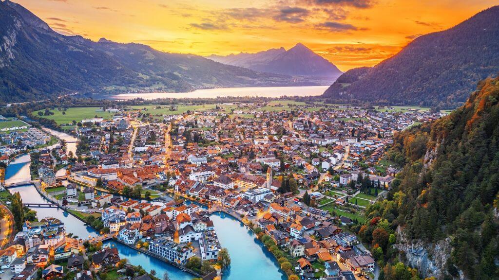 Interlaken – thị trấn xinh đẹp nép mình dưới chân dãy Alps hùng vĩ
