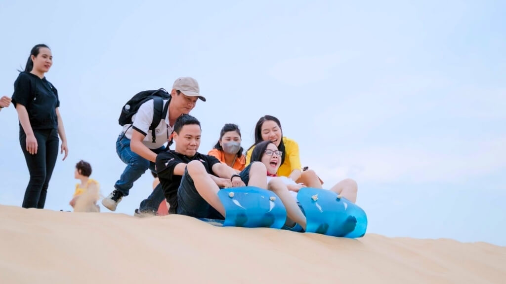 Thử thách bản thân với trải nghiệm trượt cát