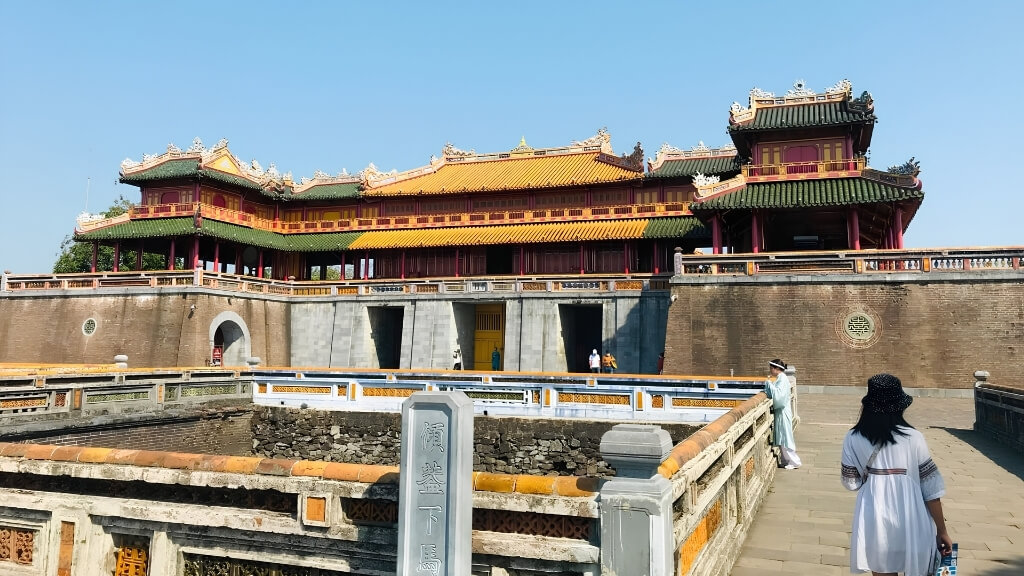 Ghé thăm Đại Nội Huế cổ kính bên dòng sống Hương thơ mộng