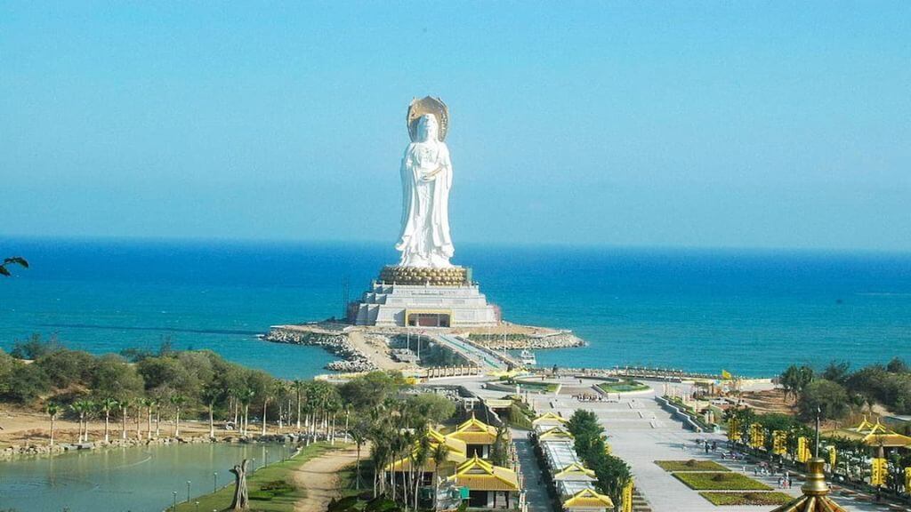 Tham quan và chiêm bái tại Quan Âm Đường