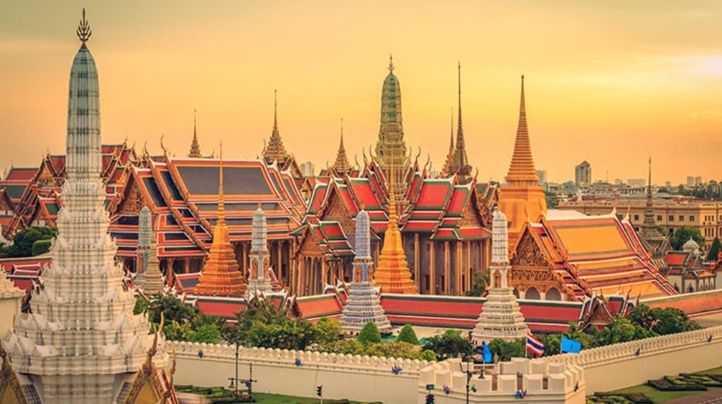 Đoàn tham quan và khám phá ngôi chùa linh thiêng  bậc nhất  Thái Lan   Chùa Phật Ngọc