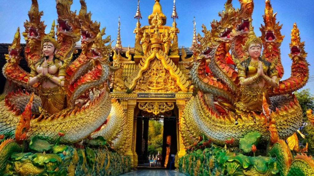 Quý khách tham quan chùa Wat Maniwong thành phố ngầm Nakhon Nayok