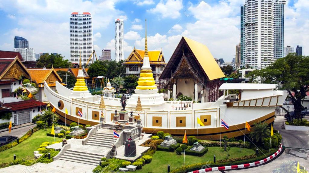 Quý khách tiếp tục đến viếng Chùa Thuyền (Wat Yannawa)