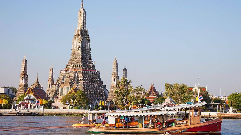 Quý khách dạo thuyền trên dòng sông Chaophraya Huyền thoại