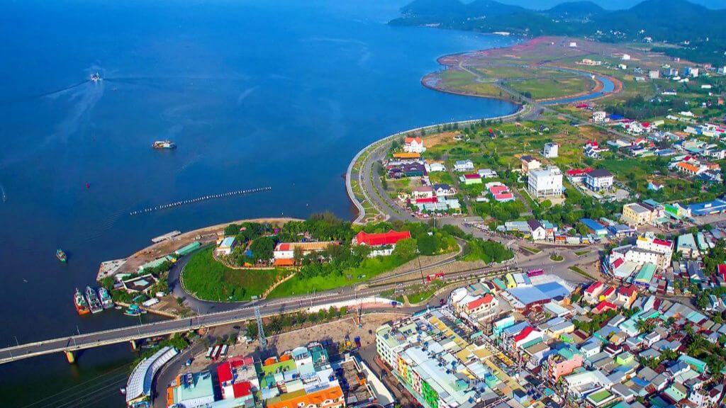 Toàn cảnh Hà Tiên sơn cảnh hữu tình