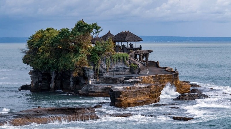 Đền Tanah Lot Bali (Nguồn: Farwegotravelvietnam)