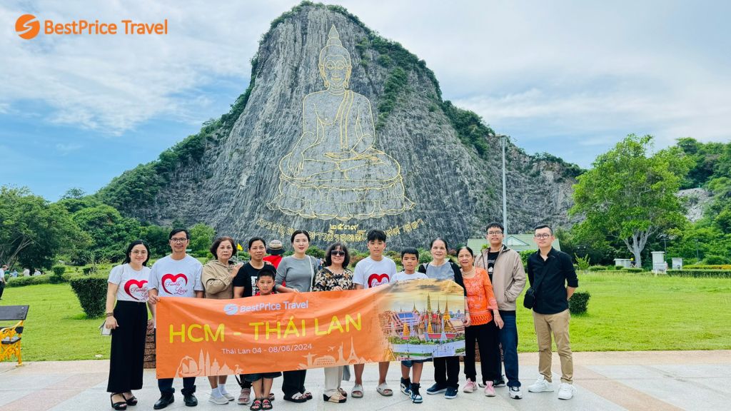 Đoàn khách BestPrice check in Núi Trân Bảo Phật Sơn