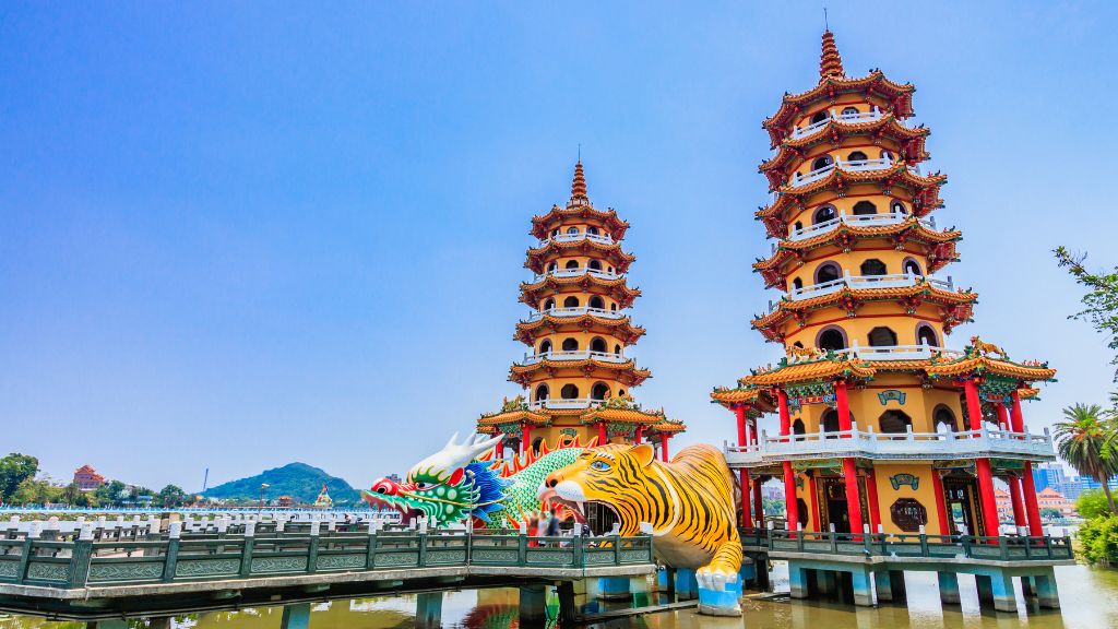 Tháp Long Hổ - Địa điểm không thể bỏ lỡ tại tour du lịch Đài Loan 5N4Đ