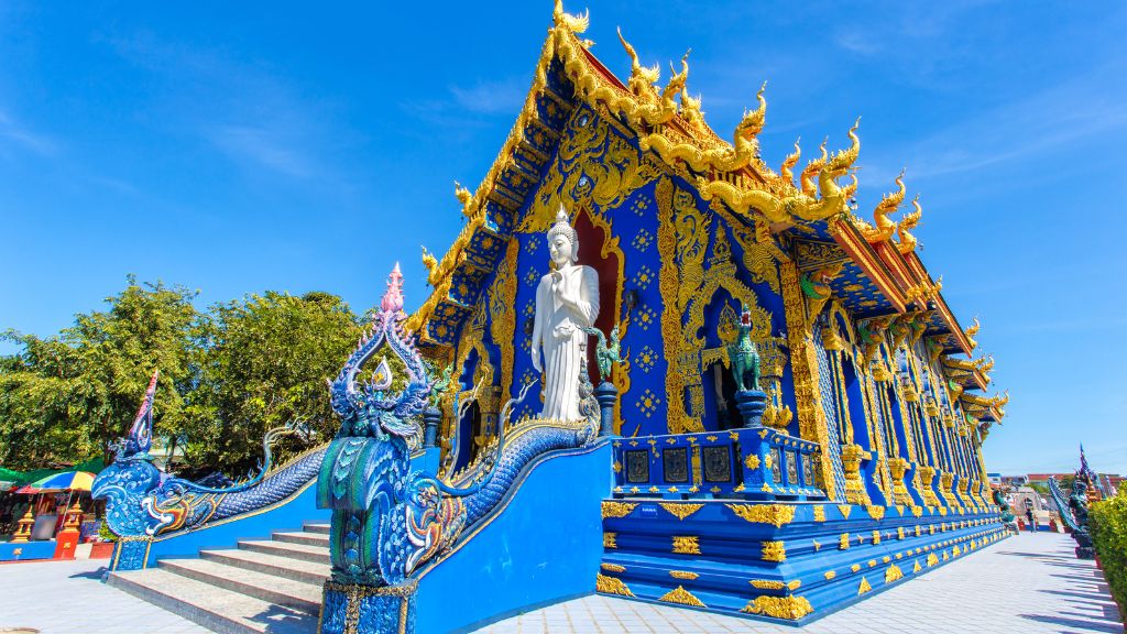Du Lịch Thái Lan chiêm ngưỡng kiến trúc độc đáo của chùa Xanh