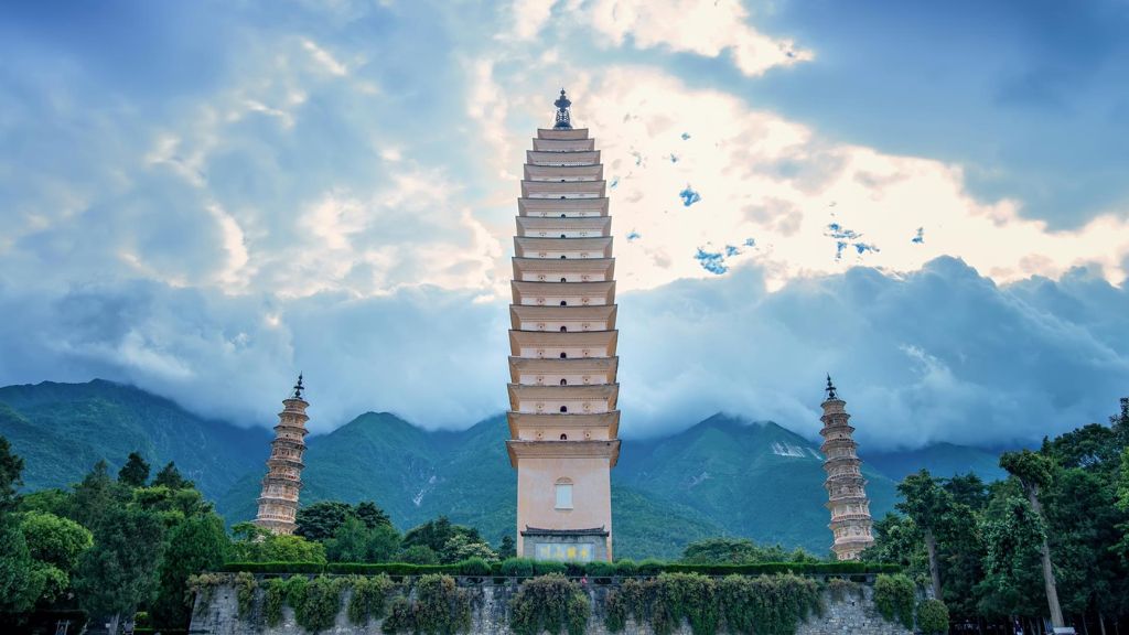 Thăm Tam tháp Đại Lý trong tour du lịch Đại Lý - Lệ Giang - Shangrila