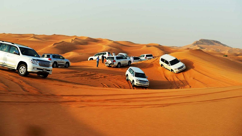 Hành trình vượt sa mạc (Desert Safari) bằng xe Land Cruiser
