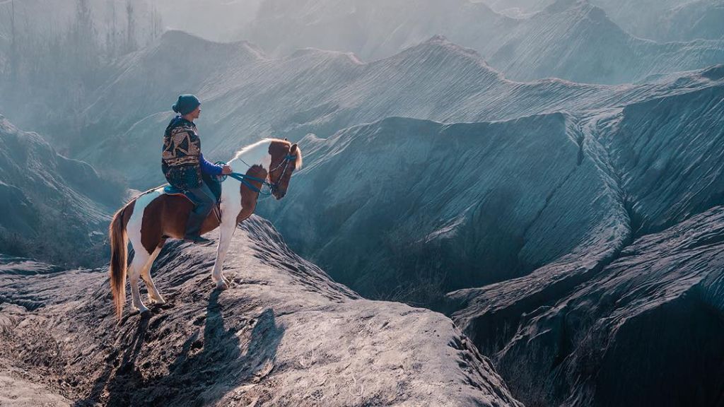 Cưỡi ngựa khám phá núi lửa Bromo