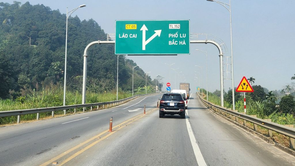 Bắt đầu hành trình trên cao tốc Hà Nội   Yên Bái