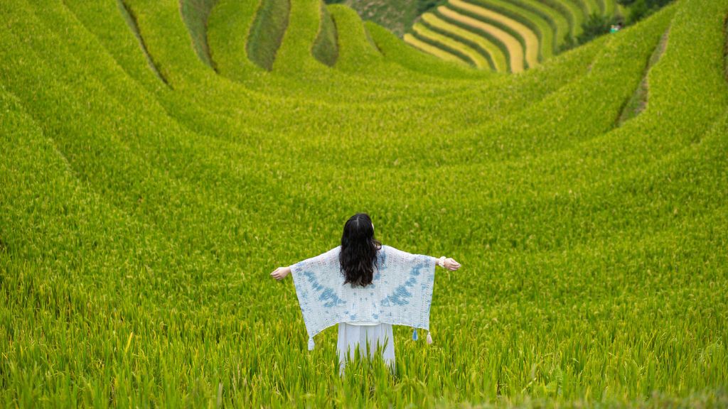 Du khách thả dáng chụp ảnh