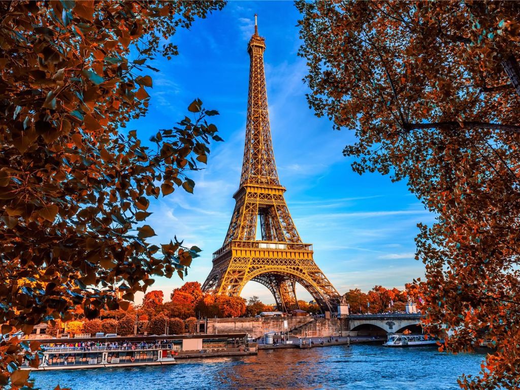 Tháp Eiffel trong tour Châu Âu