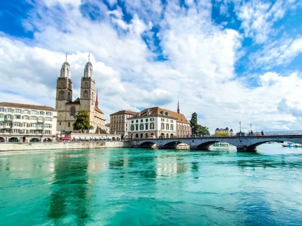 Hồ Zurich trong tour Châu Âu