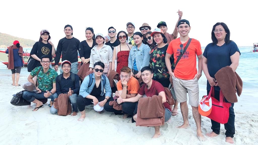 Đoàn khách check in bãi biển Pattaya xinh đẹp