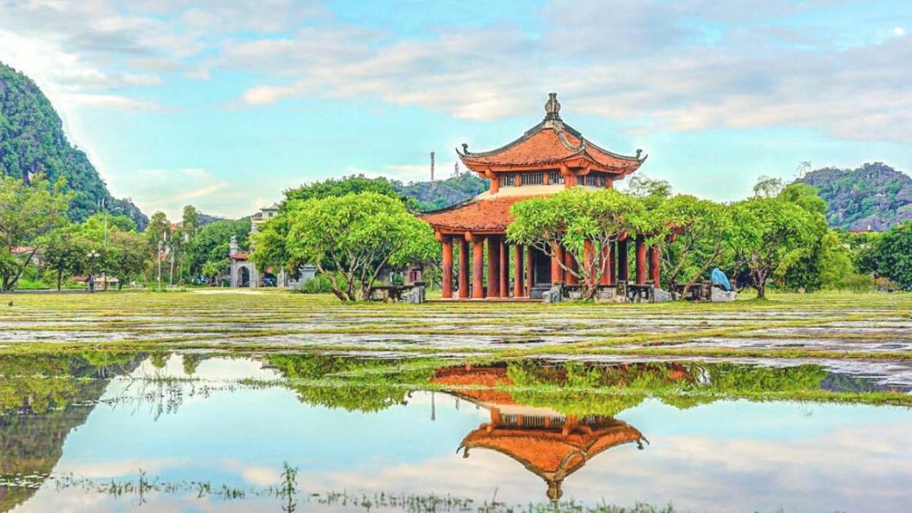 Tham quan Cố đô Hoa Lư trong tour du lịch Ninh Bình