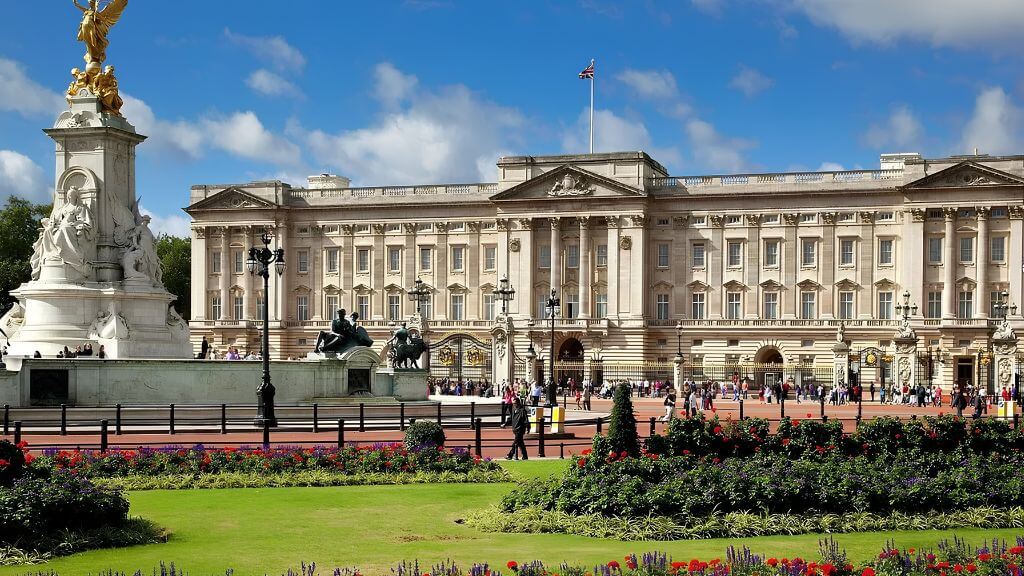 Cung điện Buckingham, nơi ở chính thức của Quốc vương Anh tại London