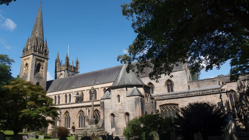 Nhà thờ Llandaff, một trong những nhà thờ nổi tiếng nhất xứ Wales