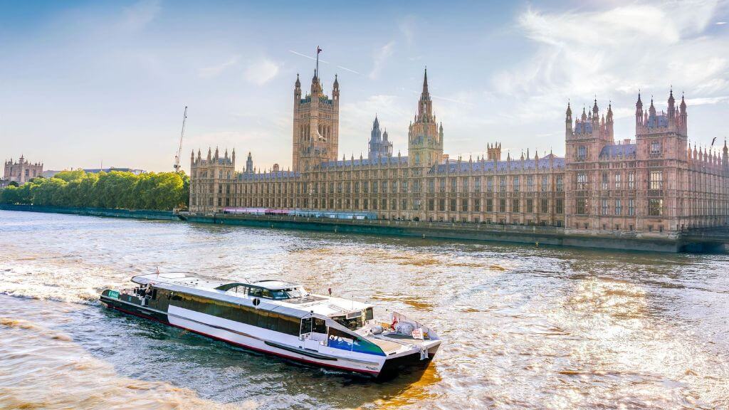Trải nghiệm du thuyền trên sông Thames, tận hưởng vẻ đẹp thơ mộng giữa lòng thành phố