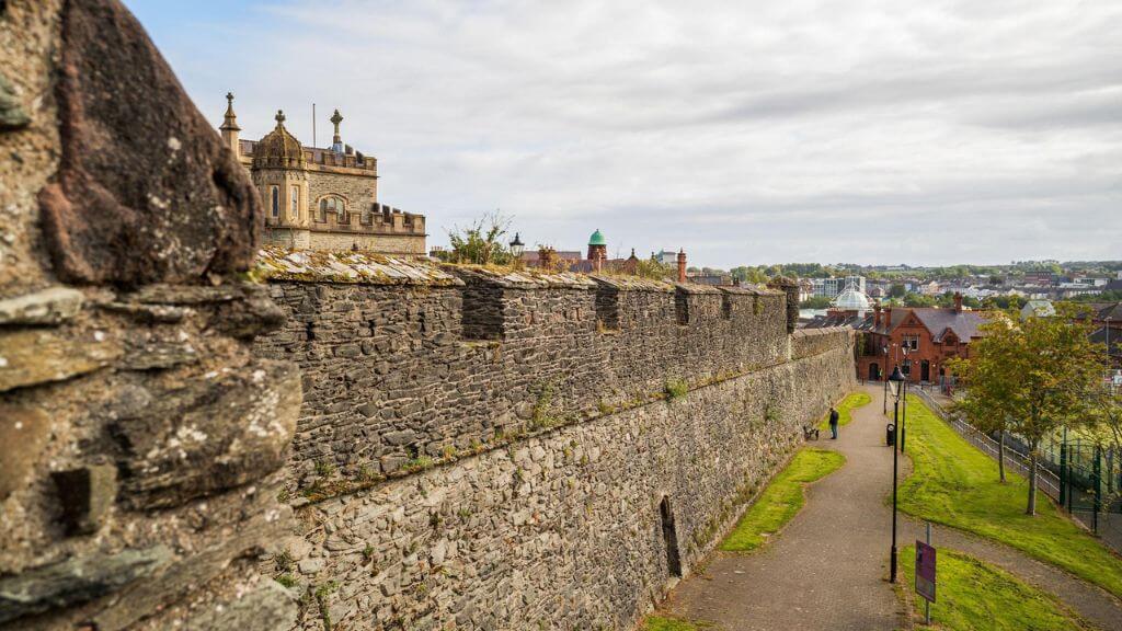 Tường thành Derry – Hệ thống tường thành được bảo tồn nguyên vẹn bậc nhất châu Âu